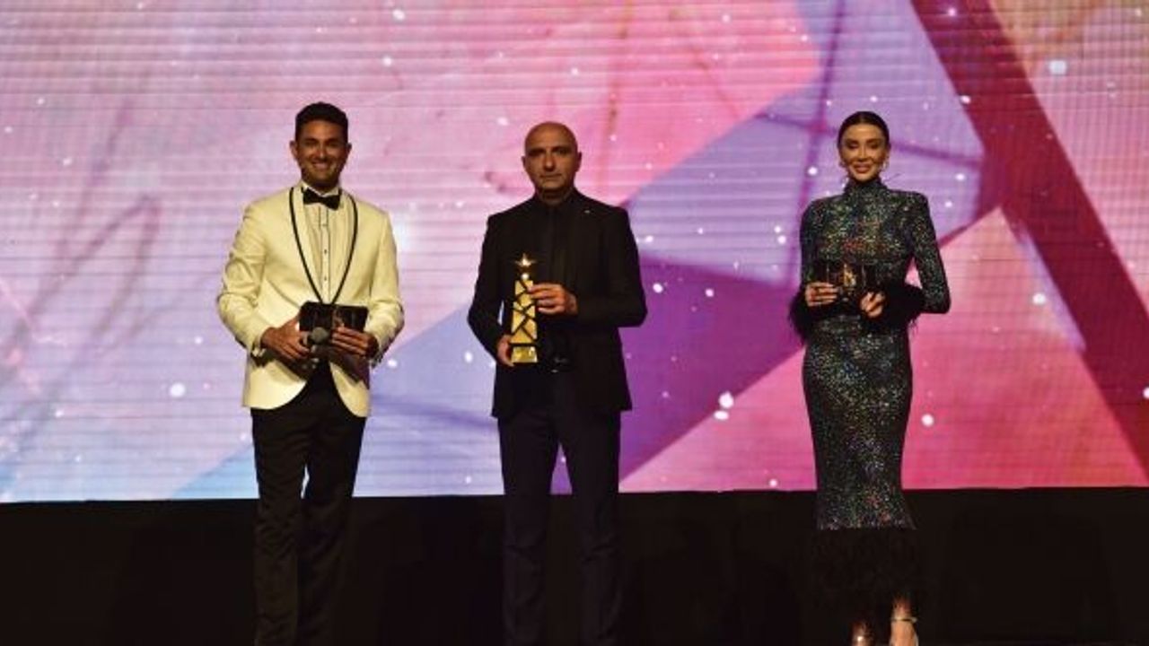 ÖDÜL TÖRENİNDE DİST ORGANİZASYON RÜZGARI