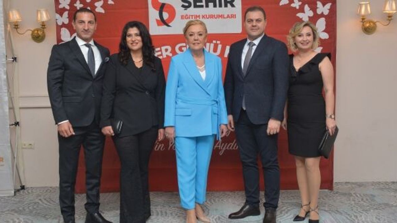 Şehir Koleji 14. Yıllarını ve Öğretmenler Günü'nü  Kent Palace'da Coşkuyla Kutladı