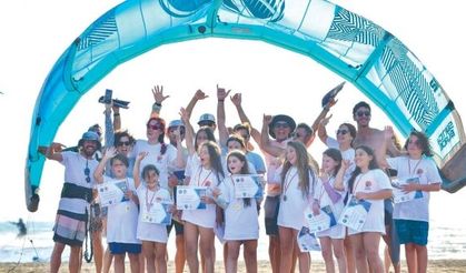 ÇAĞDAŞ KOLEJLİLER GENÇLİK VE SPOR KULÜBÜNE BAĞLI ÇAĞDAŞ KAYAK KULÜBÜ, ANADOLU’DA KAYAK MERKEZİ OLMAYAN ŞEHRİMİZDE  ESKİŞEHİRLİ ÇOCUKLARI  KAYAK SPORUYLA TANIŞTIRIYOR