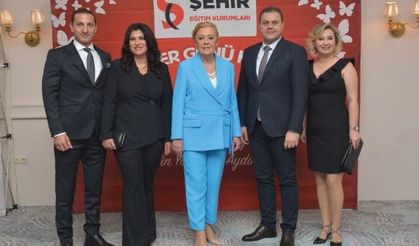 Şehir Koleji 14. Yıllarını ve Öğretmenler Günü'nü  Kent Palace'da Coşkuyla Kutladı