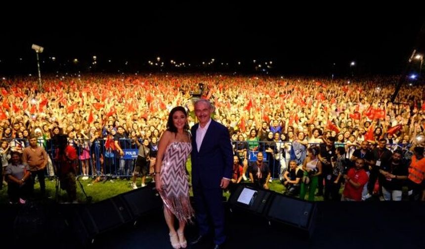 MELEK MOSSO,ESKİŞEHİR'DE YIKTI GEÇTİ