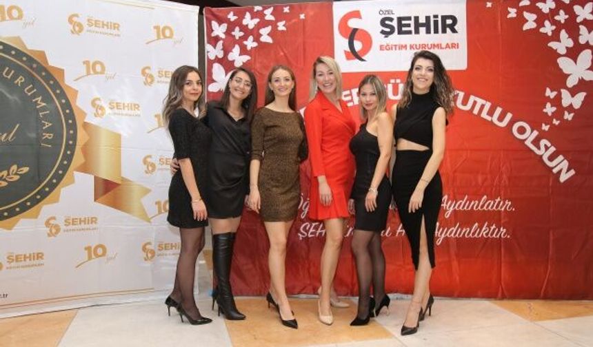 ÖĞRETMENLER, KUTLAMA YEMEĞİNDE BULUŞTU